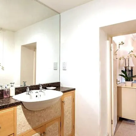 Georgian In On The River Swale Vila