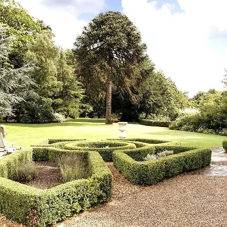 Villa Georgian In On The River Swale *