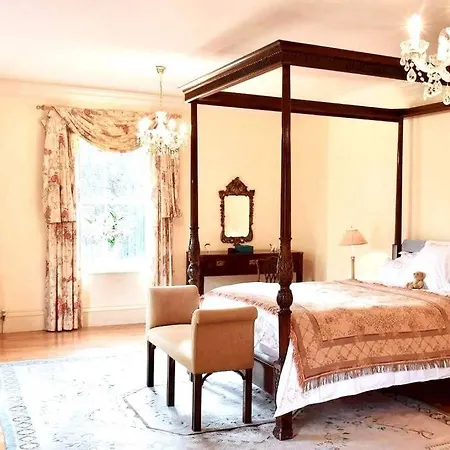 Villa Georgian In On The River Swale *