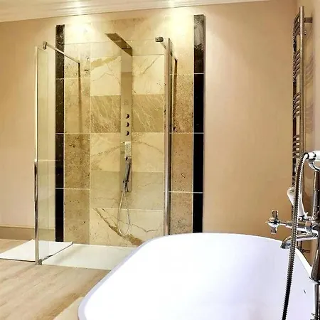 Villa Georgian In On The River Swale *