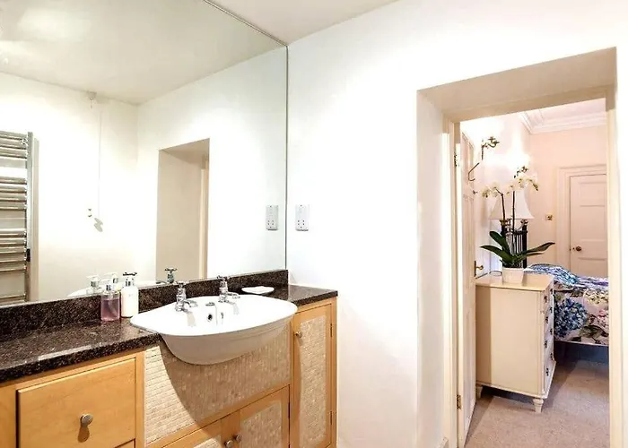 Georgian In On The River Swale Villa