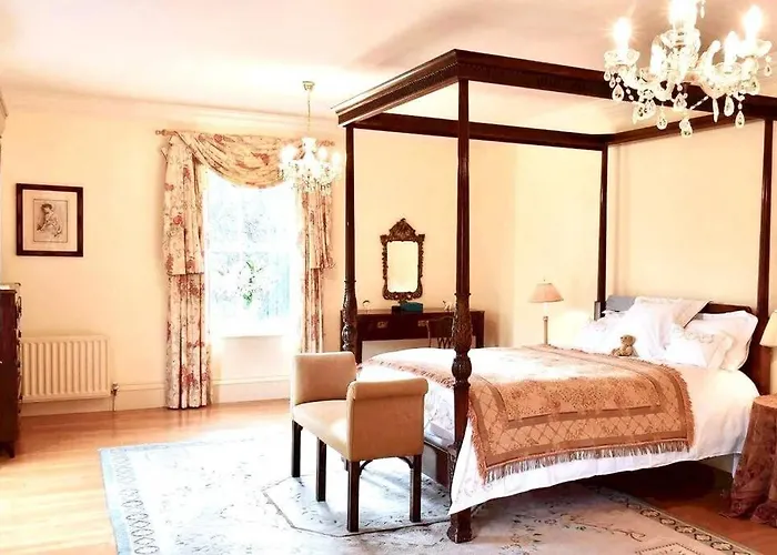 Villa Georgian In On The River Swale *